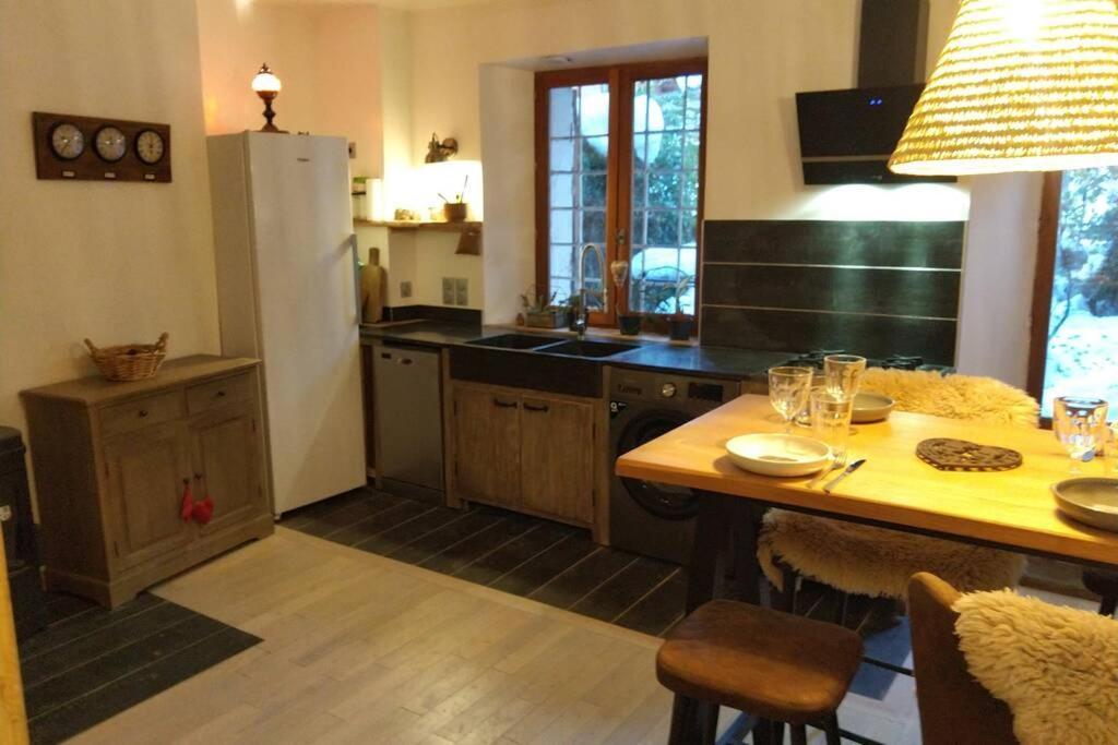 Chaleureux Petit Appartement De 4 Couchages Saint-Etienne-de-Tinee Luaran gambar